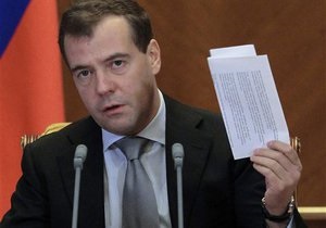 Медведев призвал к прекращению насилия в Сирии