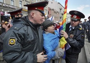 ЛГБТ-активисты задержаны на Первомае в Петербурге