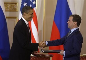 Обама и Медведев подписали Договор по СНВ