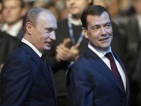 Медведев похвалил Путина за борьбу с кризисом