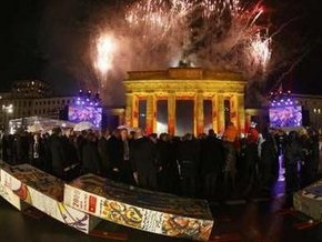 Официальные торжества в Берлине завершились салютом