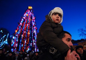 Во Львове зажгли новогоднюю елку