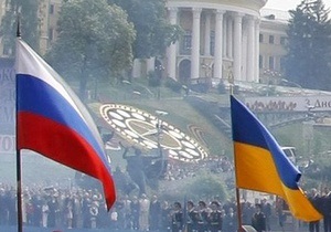 Опрос: Украинцы стали лучше относиться к РФ, но число желающих объединиться сократилось