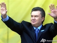 Янукович искупался в проруби. Не публично