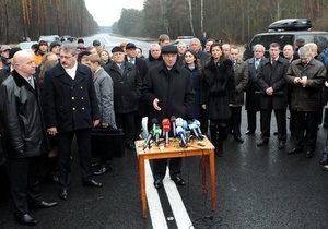 Открытую Азаровым дорогу Киев - Ирпень перекрыли на неделю