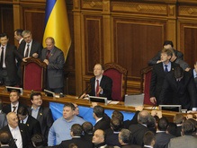 Оппозиция закрыла Яценюка в его кабинете