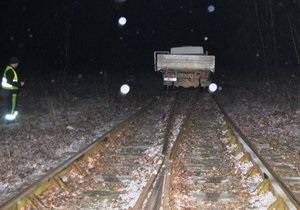 В Польше пьяные украинцы поехали за водкой на грузовике по железной дороге