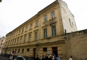 СБУ допрашивает сотрудников львовского музея Тюрьма на Лонцкого