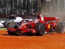 Легендарный гонщик Формулы-1 подверг обструкции пилотов Ferrari