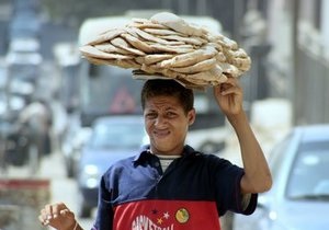 В Египте очередь за хлебом превратилась в давку: один человек погиб, еще несколько пострадали