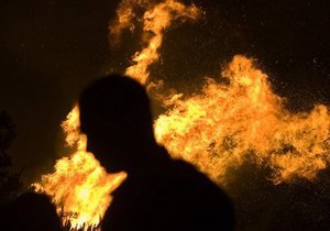 В Киеве произошел пожар на складе новогодних украшений