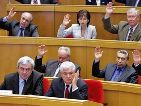 Молдавские депутаты попытаются избрать президента страны в конце октября