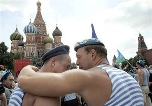 В России отмечают 80-летие ВДВ