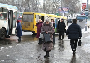 В Луганске водитель Жигулей выехал на остановку и сбил двоих человек