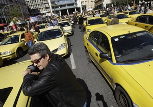 Сотни таксистов перекрыли площадь перед парламентом Греции