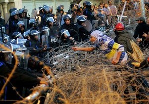 Новости Египта - массовые беспорядки: В Египте вторая годовщина революции ознаменовалась массовыми беспорядками