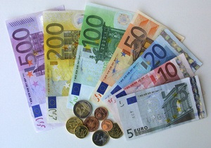 Евро снижается на межбанке