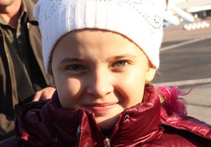 11-летняя девочка подарила Януковичу фигурку ангела