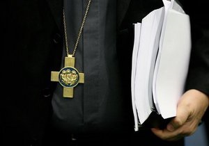 Новости Великобритании - глава католической церкви Шотландии Кит О Брайен - Британский кардинал поддержал браки для священников - Папа Римский
