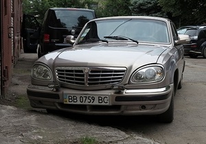 СМИ: В Луганской области глава райсовета сбил на служебной машине скутериста