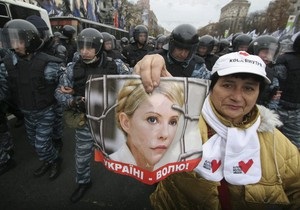 КСД призвал сопротивляться  режиму Януковича : Места в цивилизованном мире им больше нет