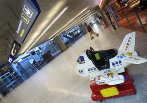 В аэропорту Парижа работников заменили голограммами
