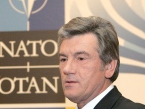 Ющенко пригласил Генсека НАТО в Украину