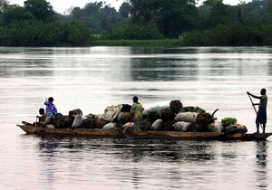 В ДР Конго перевернулось перегруженное судно: погибли 138 человек