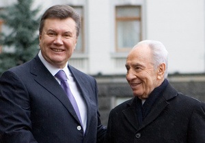 Янукович и Перес договорились о сотрудничестве и подписали Совместное заявление