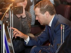 Медведев предложил в обязательном порядке проверять на наркотики всех учащихся