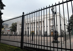 СМИ: Установить двухметровый забор под Радой распорядился именно парламент