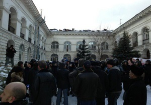 Милиция отпустила задержанных во время столкновений в Гостином дворе