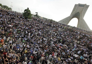 Иранская оппозиция призвала людей не выходить на улицы в годовщину революционных событий