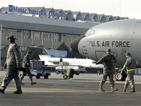 Парламент Кыргызстана одобрил закрытие авиабазы США в Манасе