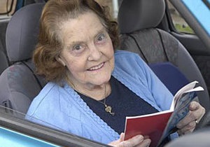 В Англии пенсионерка провела за рулем 19 часов