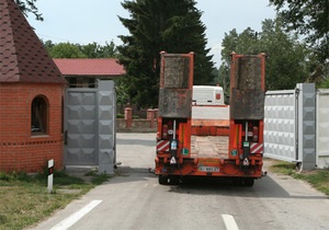 Резиденцию Януковича оградят от вооруженных браконьеров забором за 6,8 млн гривен