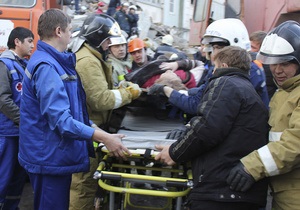 В России взорвался жилой дом, спасатели достают людей из-под завалов