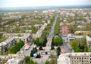 Пьяный житель Горловки застрял в оконной решетке, пытаясь попасть в квартиру через форточку