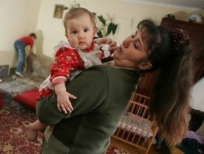 Польские журналисты ищут новых родителей для детей умирающей украинки