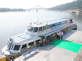 Речной трамвай в Киеве начнет курсировать в мае