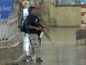 Обвиняемый в нападениях на Мумбаи предложил суду приговорить его к повешению