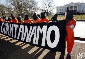 В Конгрессе США арестованы 42 правозащитника в робах арестантов Гуантанамо