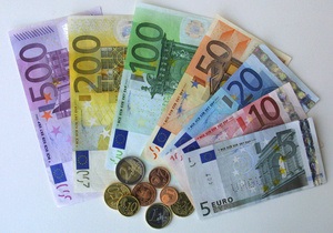 Евро упал до минимального значения за четыре года