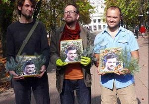В Луганске провели мастер-класс по изготовлению икон Януковича