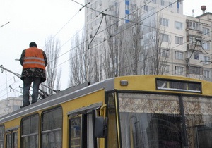 В Киеве водитель троллейбуса погибла под колесами своего транспортного средства