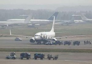 Захватчика самолета в Домодедово обвинили в незаконном лишении свободы