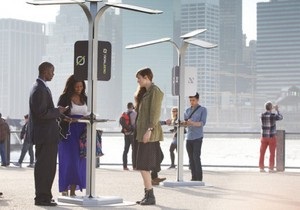 В Нью-Йорке установили зарядные станции для мобильников прямо на улицах