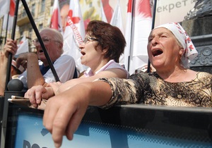 Сегодня несколько сотен сторонников Тимошенко собрались у здания Печерского райсуда