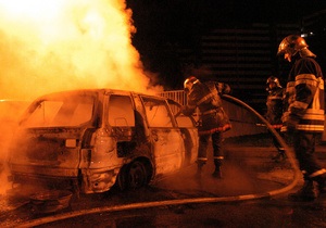 Во Франции на Новый год сгорели более тысячи автомобилей