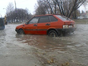Окружную дорогу в Киеве затопило фекалиями